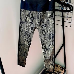 Fabletics cropped leggings